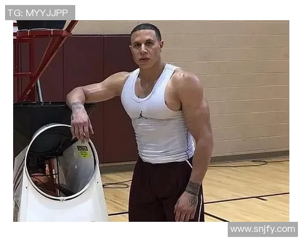 哪位知名足球球星身材健硕却意外没有明显腹肌线条