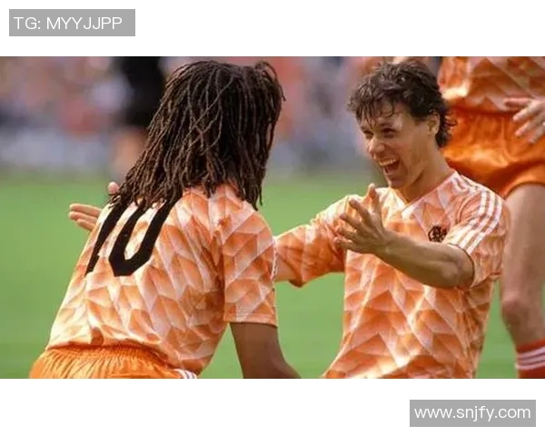 90年代足球巨星风云再现 回顾天下足球经典瞬间与传奇人物 90年代足球巨星风云再现 回顾天下足球经典瞬间与传奇人物