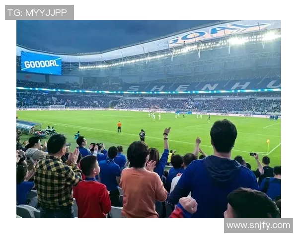 足球巨星联名耳机引领潮流 打造球场激情与音乐完美融合体验 足球巨星联名耳机引领潮流 打造球场激情与音乐完美融合体验