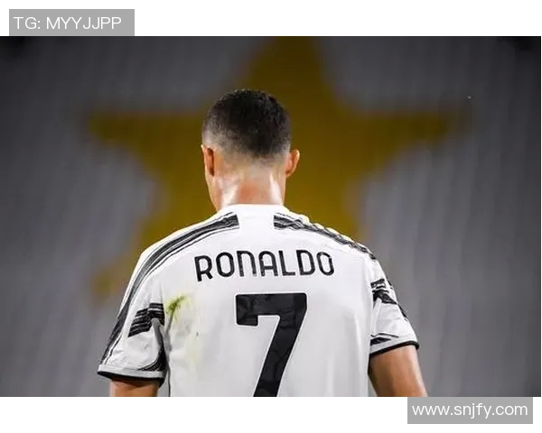 足球球星专注待命时的经典站姿展现力量与决心的瞬间 足球球星专注待命时的经典站姿展现力量与决心的瞬间